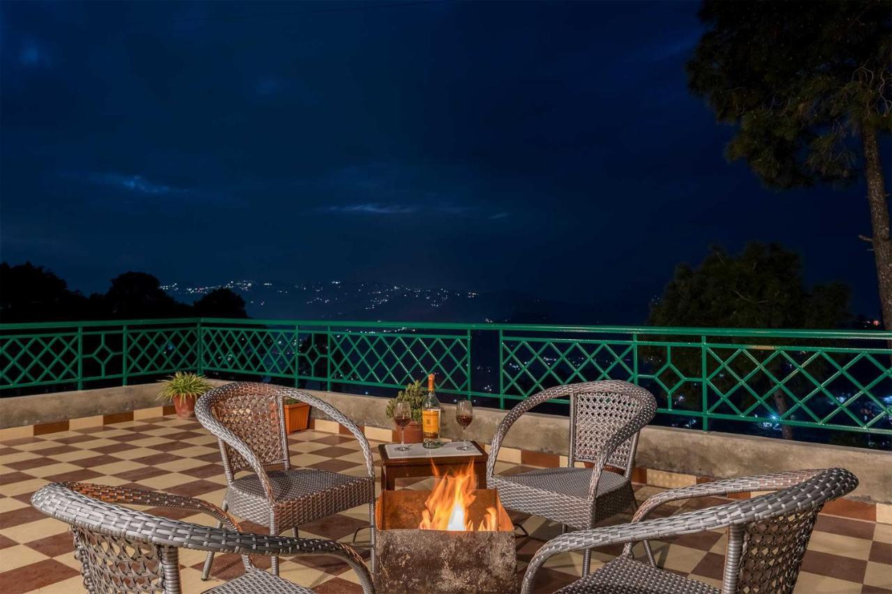 Stayvista At Cecil Cottages With Barbeque, Hill View Kasauli Extérieur photo