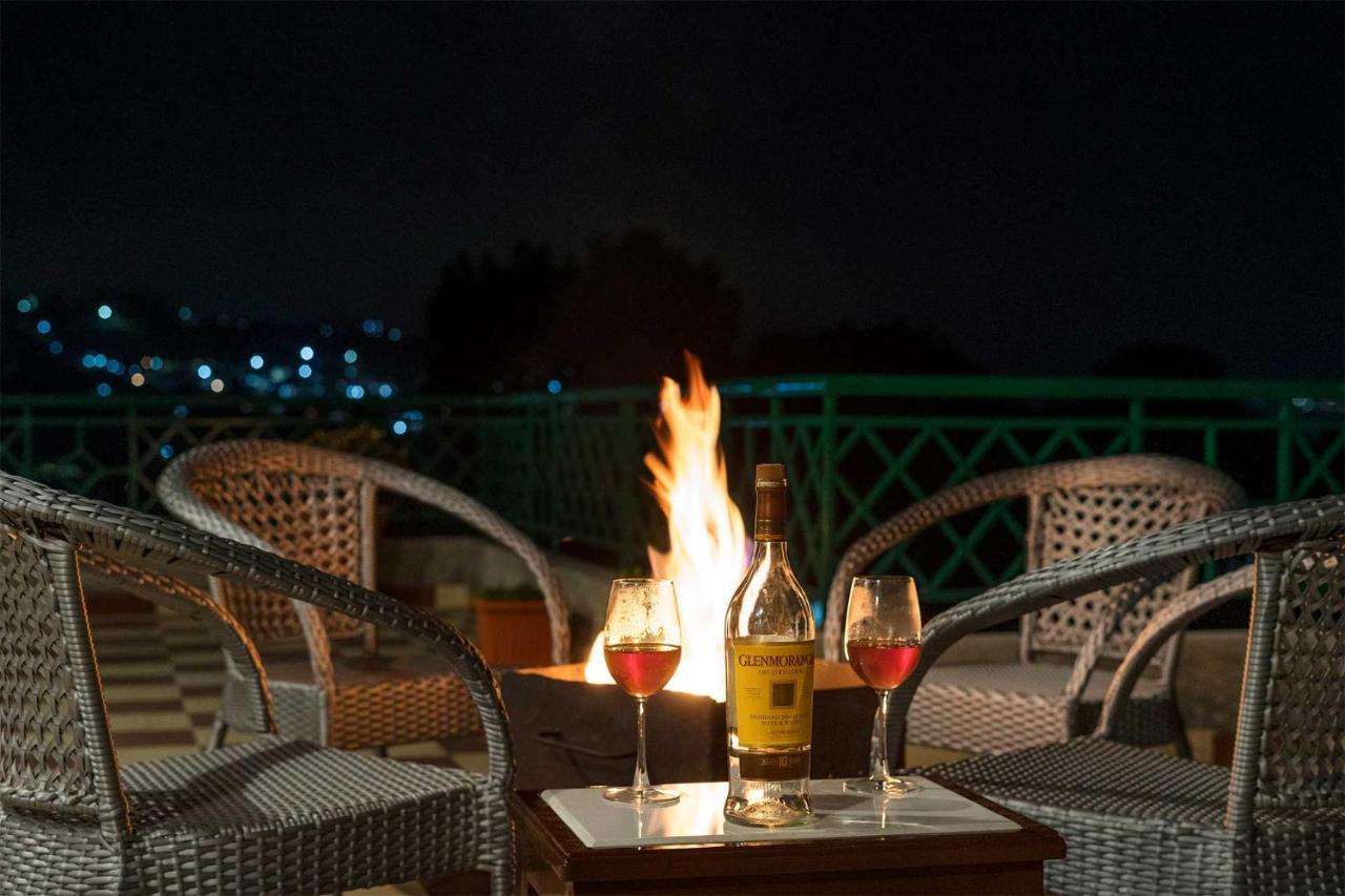 Stayvista At Cecil Cottages With Barbeque, Hill View Kasauli Extérieur photo