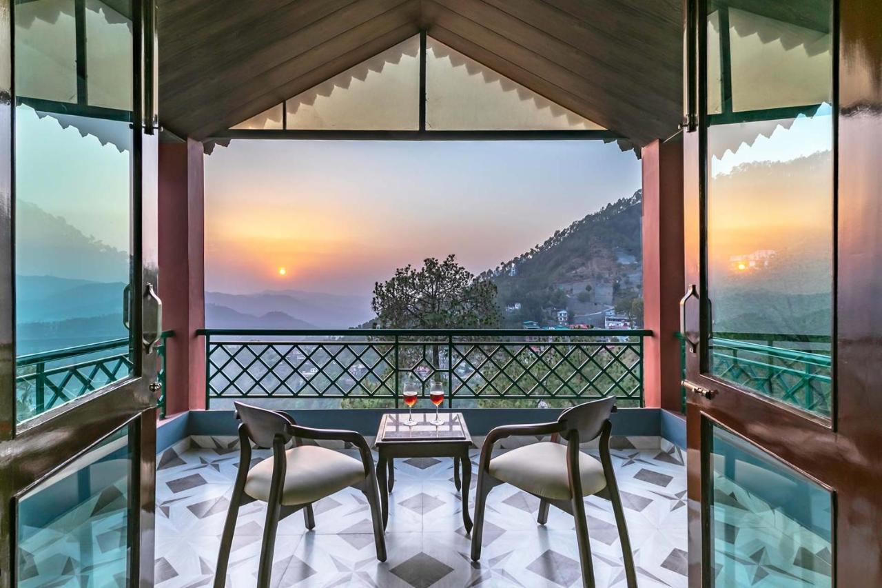 Stayvista At Cecil Cottages With Barbeque, Hill View Kasauli Extérieur photo