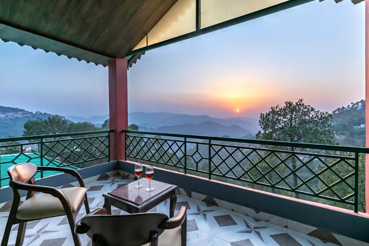 Stayvista At Cecil Cottages With Barbeque, Hill View Kasauli Extérieur photo