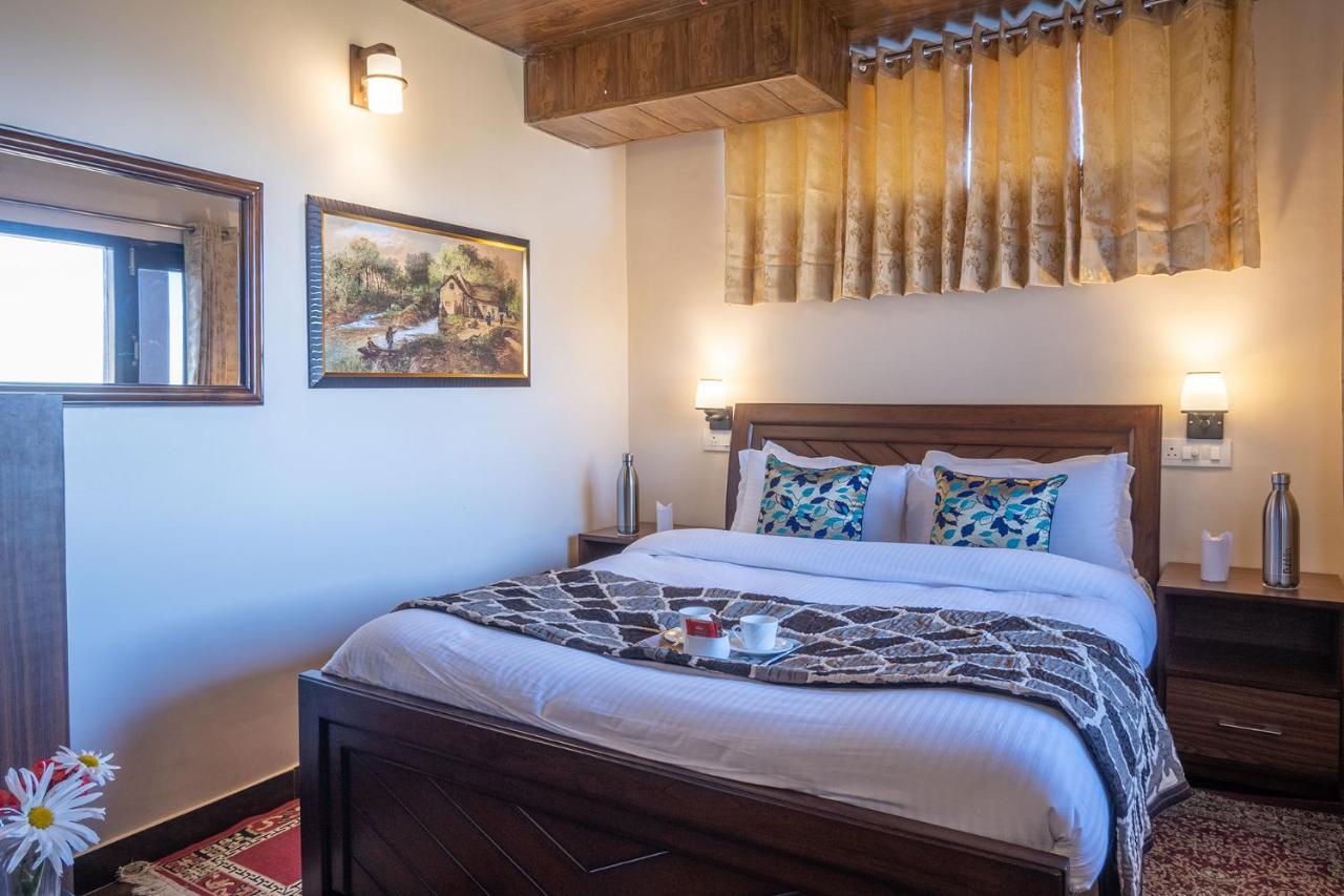 Stayvista At Cecil Cottages With Barbeque, Hill View Kasauli Extérieur photo
