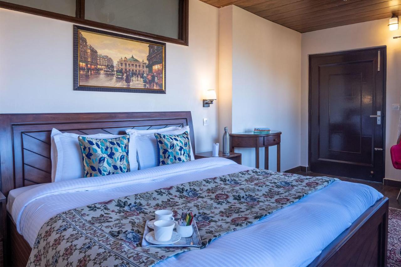 Stayvista At Cecil Cottages With Barbeque, Hill View Kasauli Extérieur photo